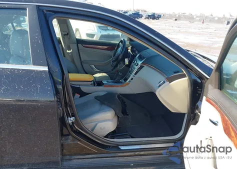 2010 Cadillac Cts Luxury z USA, uszkodzony, nr VIN 1G6DE5EG8A0120199